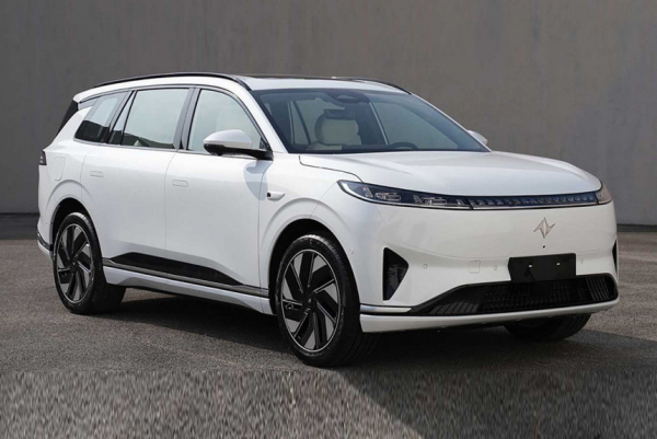 Компания Dongfeng готовит электрический кроссовер e&pi; 008