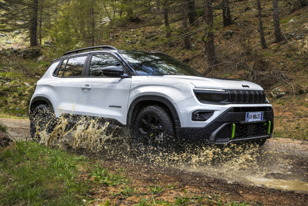Кроссовер Jeep Avenger обзавелся полным приводом