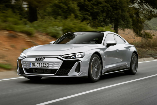 Обновленный седан Audi e-tron GT представлен в трех версиях