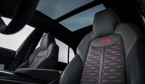 Представлен обновленный суперкроссовер Audi RS Q8 Представлен обновленный суперкроссовер Audi RS Q8