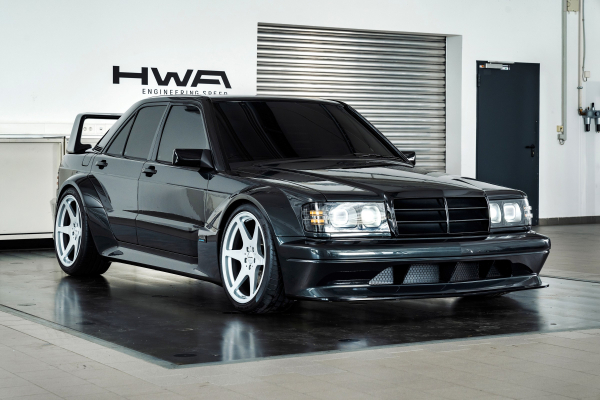 Рестомод HWA Evo от создателей AMG: живые фотографии и технические подробности Рестомод HWA Evo от создателей AMG: живые фотографии и технические подробности