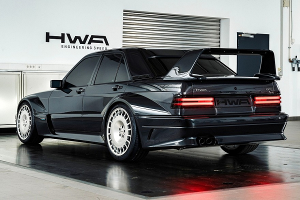 Рестомод HWA Evo от создателей AMG: живые фотографии и технические подробности Рестомод HWA Evo от создателей AMG: живые фотографии и технические подробности
