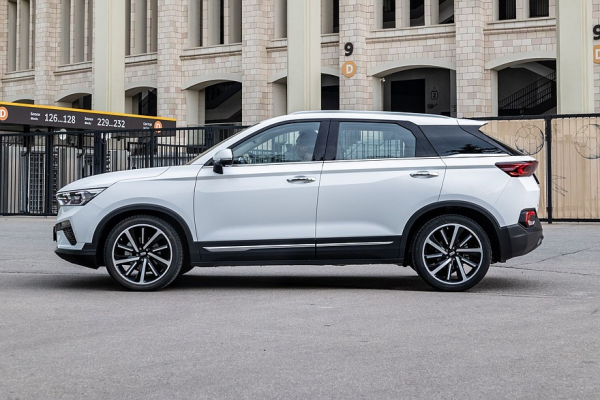 Тест-драйв FAW Bestune T77: еще не Mercedes, уже не Lada Тест-драйв FAW Bestune T77: еще не Mercedes, уже не Lada