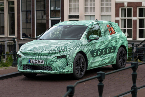 Кроссовер Skoda Elroq дебютировал в камуфляже Кроссовер Skoda Elroq дебютировал в камуфляже