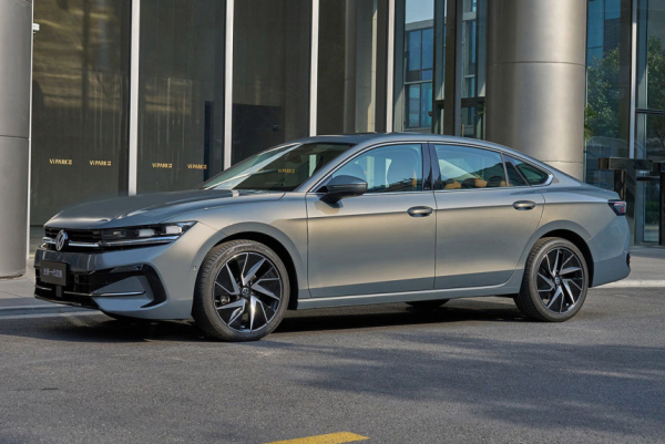 Новый седан Volkswagen Magotan составил компанию Пассату