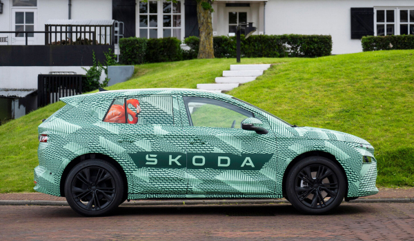Кроссовер Skoda Elroq дебютировал в камуфляже Кроссовер Skoda Elroq дебютировал в камуфляже
