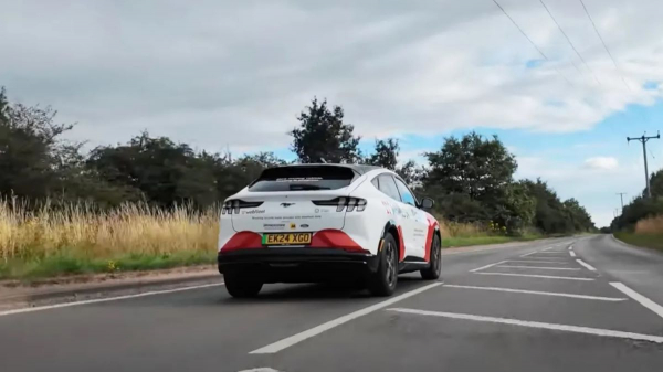 Электромобиль Ford Mustang Mach-E установил рекорд дальности хода Электромобиль Ford Mustang Mach-E установил рекорд дальности хода