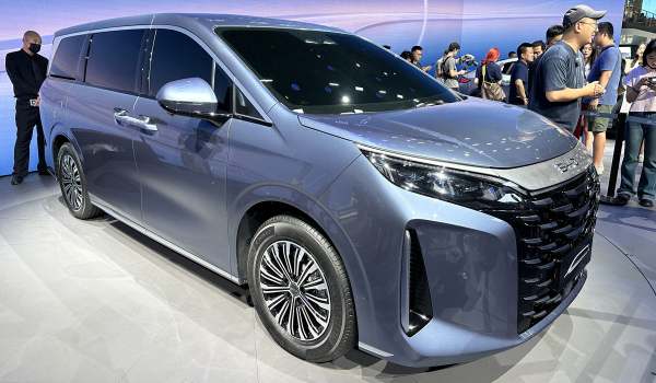 BYD Xia стал первым большим минивэном марки BYD Xia стал первым большим минивэном марки