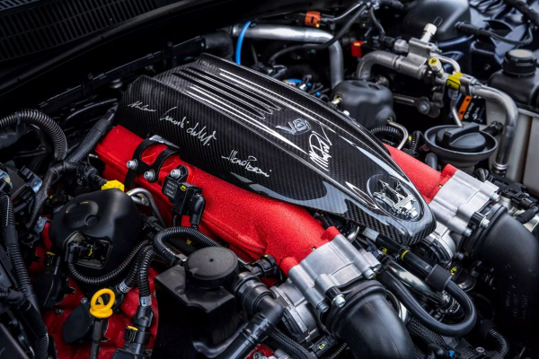 Компания Maserati попрощалась с седаном Quattroporte и двигателем V8 Компания Maserati попрощалась с седаном Quattroporte и двигателем V8