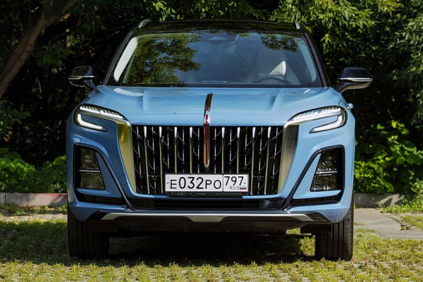 Крылья орла и красное знамя у водопада: тест-драйв Hongqi HS3 Крылья орла и красное знамя у водопада: тест-драйв Hongqi HS3