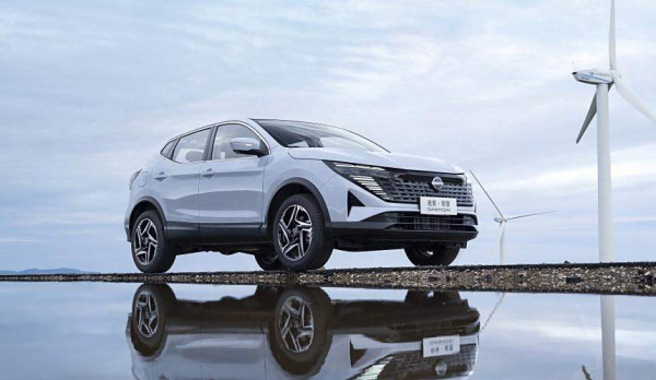 Nissan Qashqai Glory: рестайлинг кроссовера второго поколения Nissan Qashqai Glory: рестайлинг кроссовера второго поколения