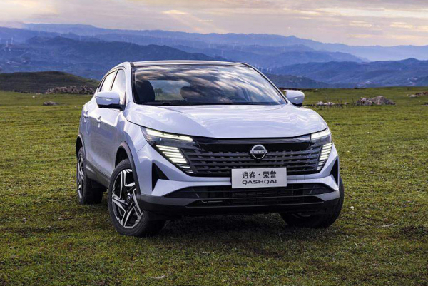 Nissan Qashqai Glory: рестайлинг кроссовера второго поколения Nissan Qashqai Glory: рестайлинг кроссовера второго поколения