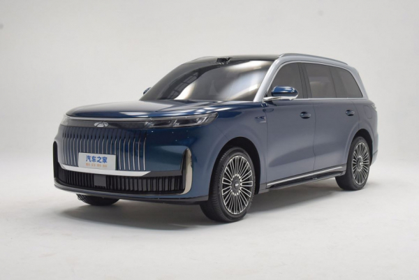 Большой кроссовер Chery Fulwin T11 удивил размерами экранов Большой кроссовер Chery Fulwin T11 удивил размерами экранов