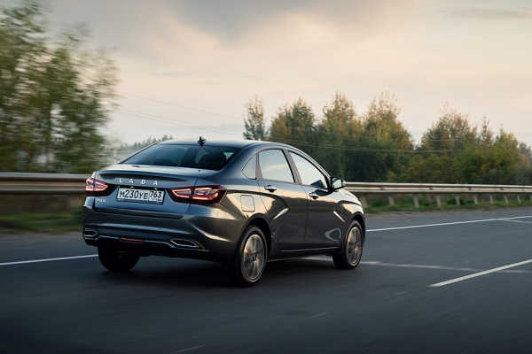 Обретение утраченного: тест-драйв Lada Vesta с ESC и расширенным списком опций