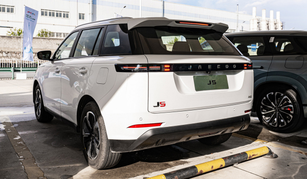 Компактный кроссовер Jaecoo J5 дебютировал с полным приводом Компактный кроссовер Jaecoo J5 дебютировал с полным приводом