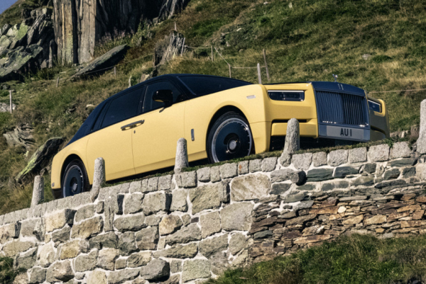 Rolls-Royce Phantom Goldfinger создан в честь противника Джеймса Бонда Rolls-Royce Phantom Goldfinger создан в честь противника Джеймса Бонда