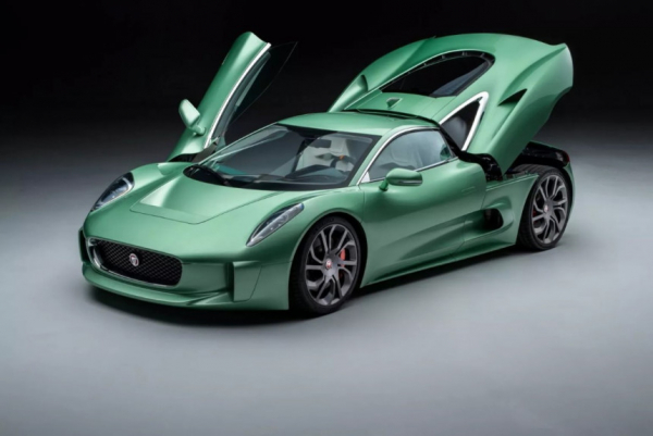 Cуперкар Jaguar C-X75 наконец-то добрался до дорог общего пользования