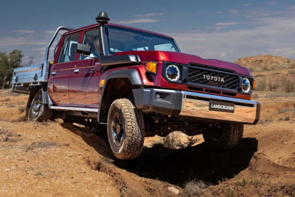 Вечный Land Cruiser 70 снова обрел «механику» Вечный Land Cruiser 70 снова обрел «механику»