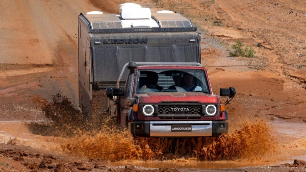 Вечный Land Cruiser 70 снова обрел «механику» Вечный Land Cruiser 70 снова обрел «механику»
