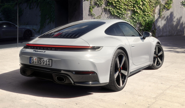 Обновленный Porsche 911 Carrera S: пока только задний привод Обновленный Porsche 911 Carrera S: пока только задний привод