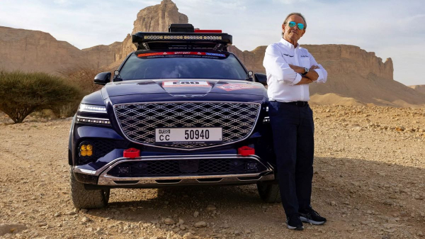 Показан кроссовер Genesis GV80 Desert для Жаки Икса Показан кроссовер Genesis GV80 Desert для Жаки Икса
