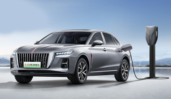Hongqi H5: версия Black Edition в России и подзаряжаемый гибрид в Китае