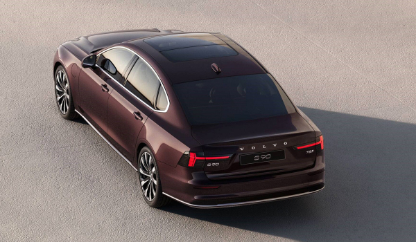 Седан Volvo S90 обновлен во второй раз (но не для всех)
