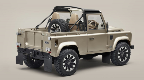 Классический Defender 90: вторая жизнь с V8 и открытым верхом