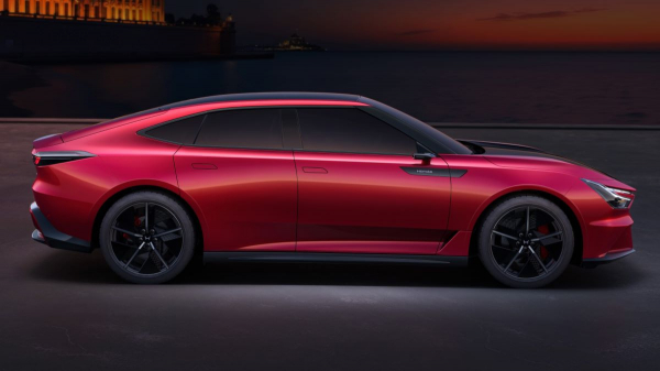 Лифтбек Honda GT представлен с двумя лицами