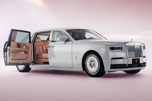 Rolls-Royce Phantom Cherry Blossom расцвел японской сакурой Rolls-Royce Phantom Cherry Blossom расцвел японской сакурой