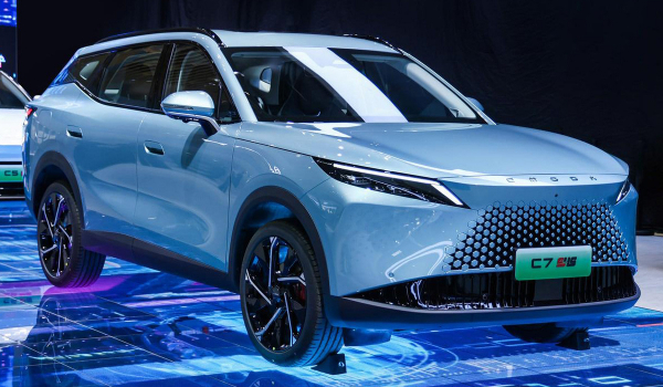 Кроссовер Omoda C3 представлен вместе с двумя гибридами