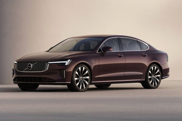 Седан Volvo S90 обновлен во второй раз (но не для всех)