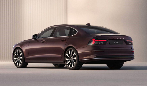 Седан Volvo S90 обновлен во второй раз (но не для всех)