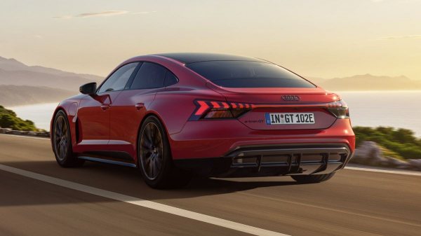 Обновленный седан Audi e-tron GT: базовая версия Обновленный седан Audi e-tron GT: базовая версия