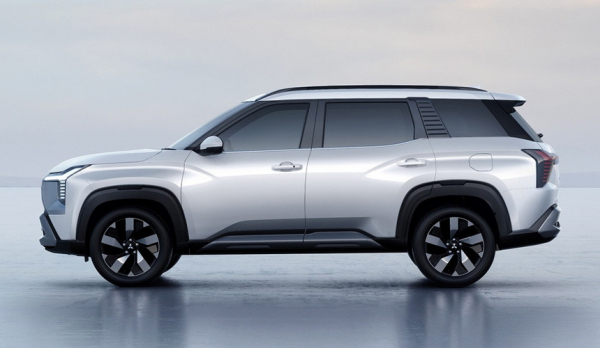 Представлен семиместный кроссовер Mitsubishi Destinator Представлен семиместный кроссовер Mitsubishi Destinator