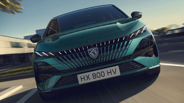 Peugeot 308 обрел новое лицо и доработанную технику