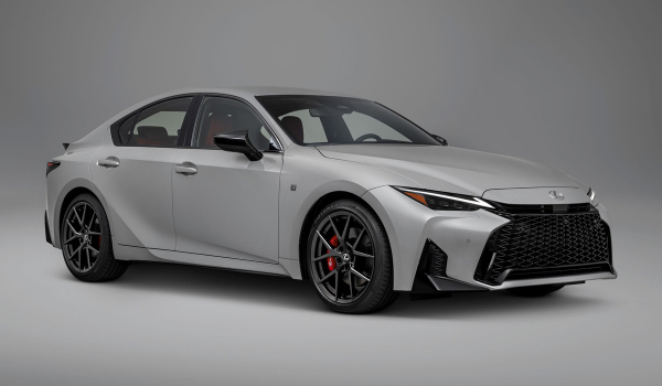 Седан Lexus IS: рестайлинг вместо прощания