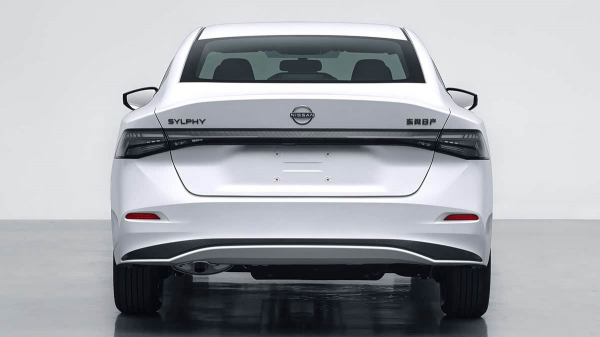 Седан Nissan Sylphy/Sentra готовится к масштабному обновлению Седан Nissan Sylphy/Sentra готовится к масштабному обновлению