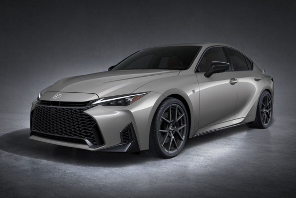 Седан Lexus IS: рестайлинг вместо прощания