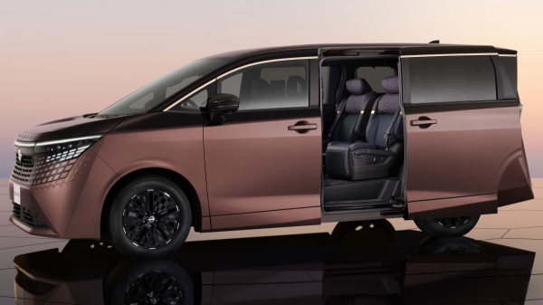 Показан минивэн Nissan Elgrand четвертого поколения Показан минивэн Nissan Elgrand четвертого поколения