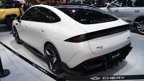 Представлены кроссовер Chery Fulwin T9L и седан Fulwin A9 Представлены кроссовер Chery Fulwin T9L и седан Fulwin A9