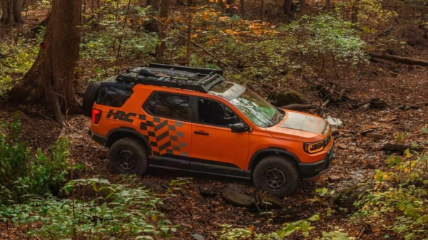 Показаны внедорожная Honda Passport HRC и раллийный Civic Type R