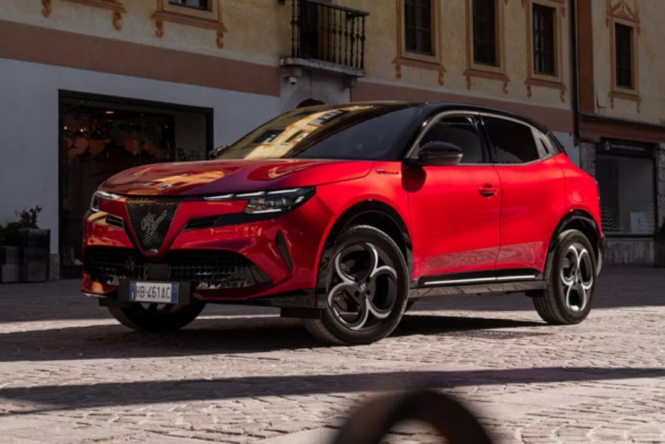 Паркетник Alfa Romeo Junior Sport Speciale обрел спортивный антураж Паркетник Alfa Romeo Junior Sport Speciale обрел спортивный антураж