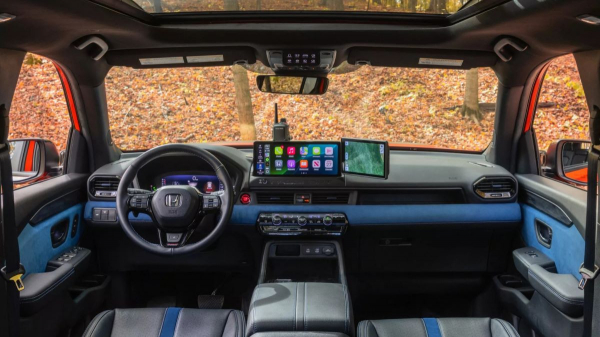 Показаны внедорожная Honda Passport HRC и раллийный Civic Type R