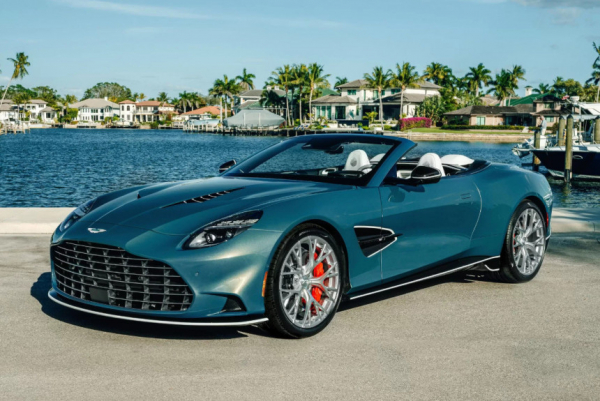 Уникальный Aston Martin Vanquish Volante Wave Edition построили в благотворительных целях Уникальный Aston Martin Vanquish Volante Wave Edition построили в благотворительных целях