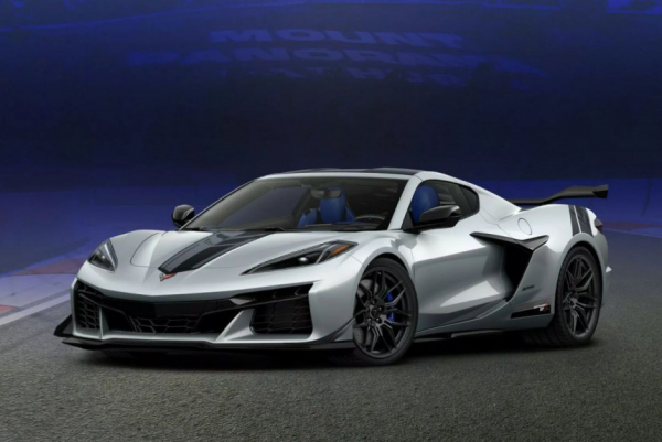Мотор GM V8 5.5 LT6: спецверсия Chevrolet Corvette и суперкар Flkon из ОАЭ Мотор GM V8 5.5 LT6: спецверсия Chevrolet Corvette и суперкар Flkon из ОАЭ