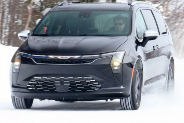 Показана внешность обновленного минивэна Chrysler Pacifica Показана внешность обновленного минивэна Chrysler Pacifica