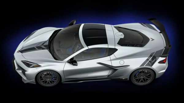 Мотор GM V8 5.5 LT6: спецверсия Chevrolet Corvette и суперкар Flkon из ОАЭ Мотор GM V8 5.5 LT6: спецверсия Chevrolet Corvette и суперкар Flkon из ОАЭ