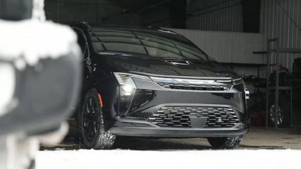 Показана внешность обновленного минивэна Chrysler Pacifica Показана внешность обновленного минивэна Chrysler Pacifica