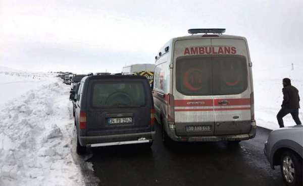 В Анталье перевернулся автобус, погибли восемь человек В Анталье перевернулся автобус, погибли восемь человек